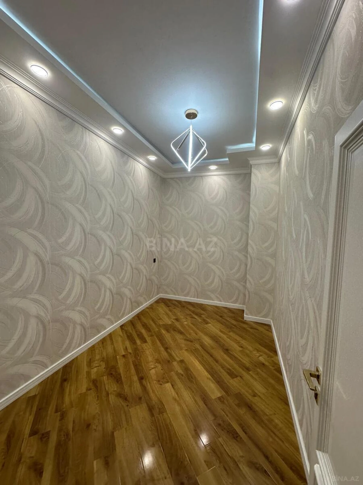Satılır 3 otaqlı mənzil 96 m²