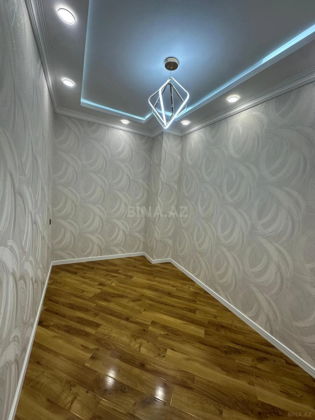 Satılır 3 otaqlı mənzil 96 m²