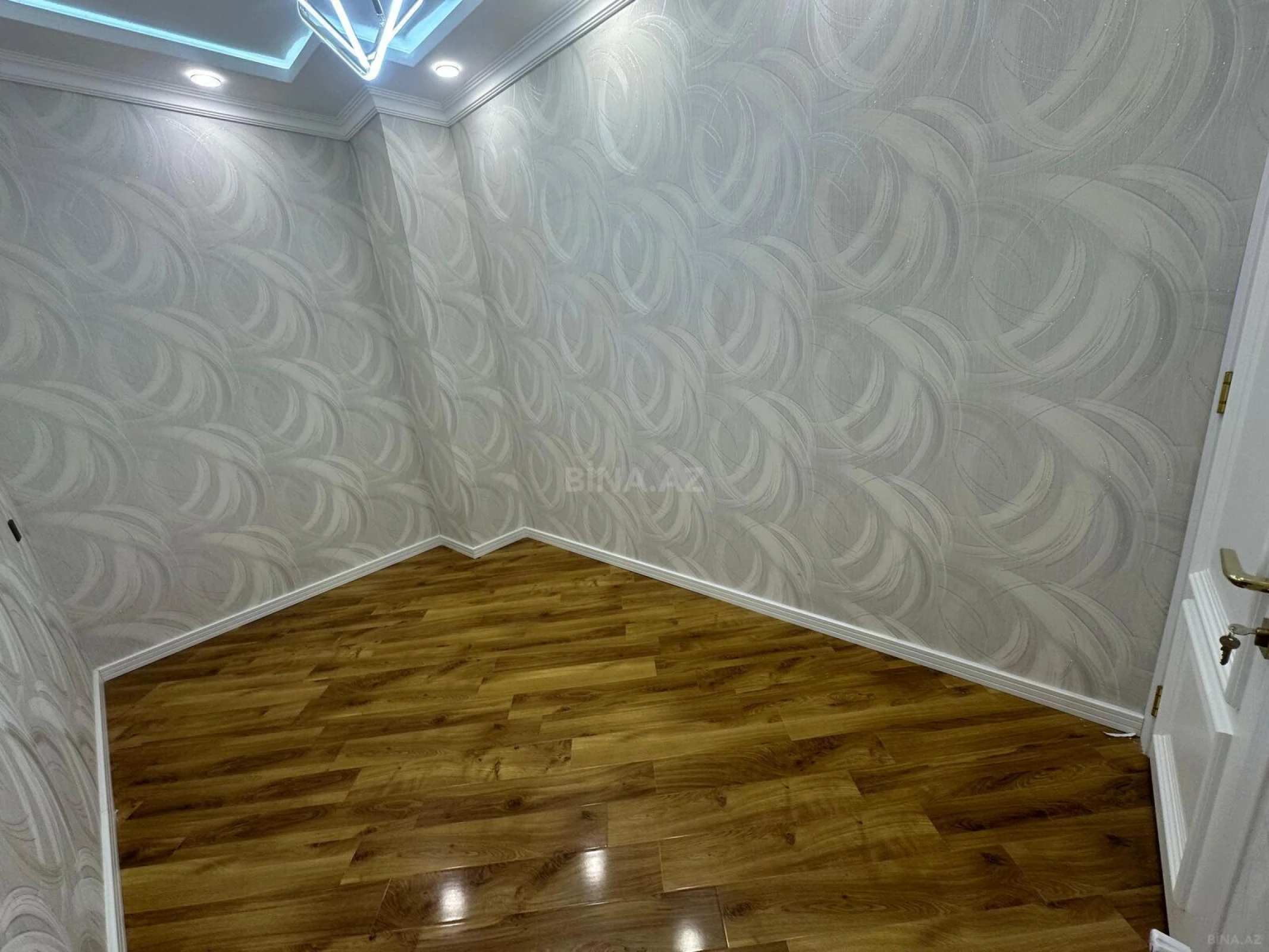 Satılır 3 otaqlı mənzil 96 m²