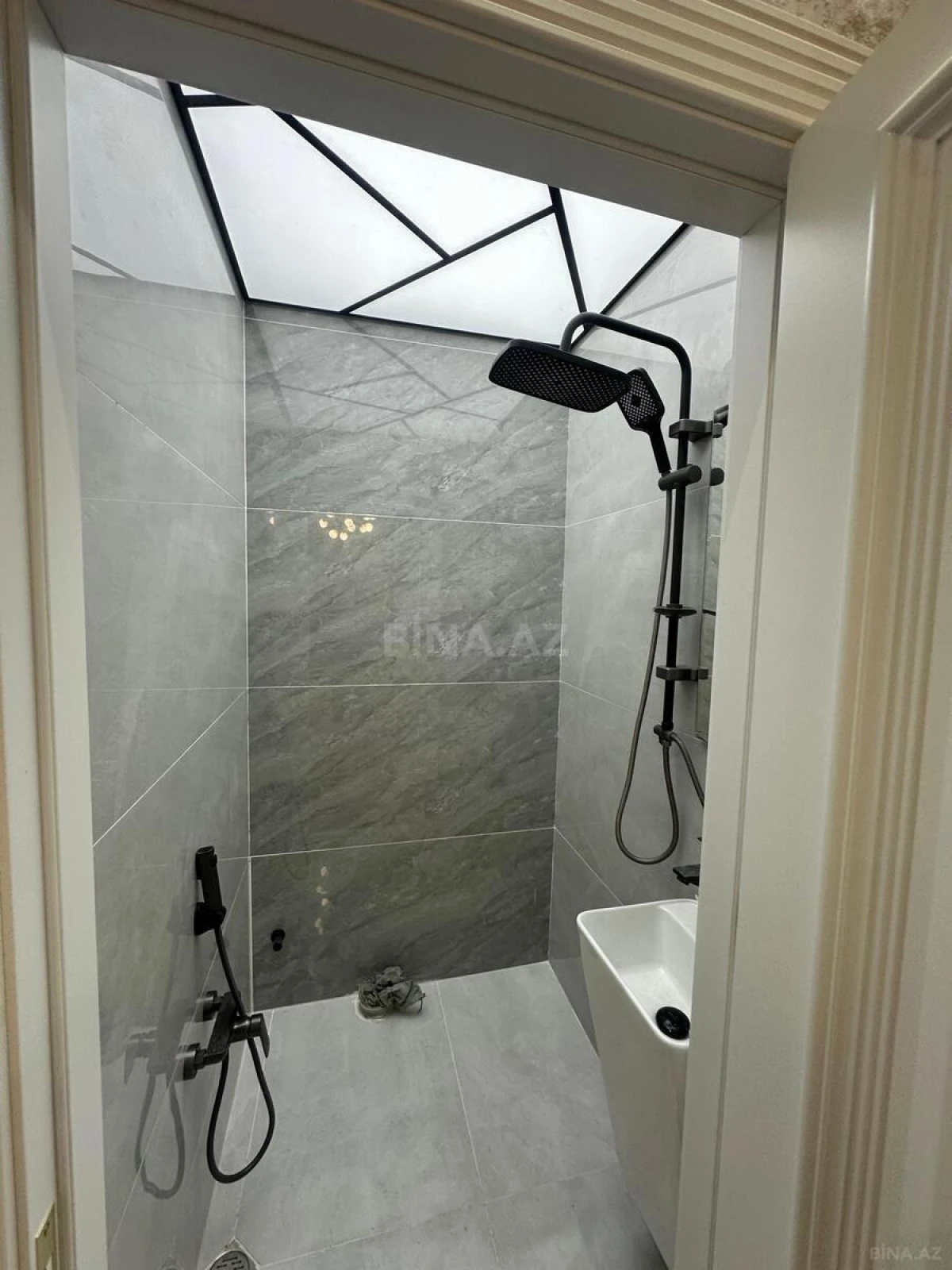 Satılır 3 otaqlı mənzil 96 m²