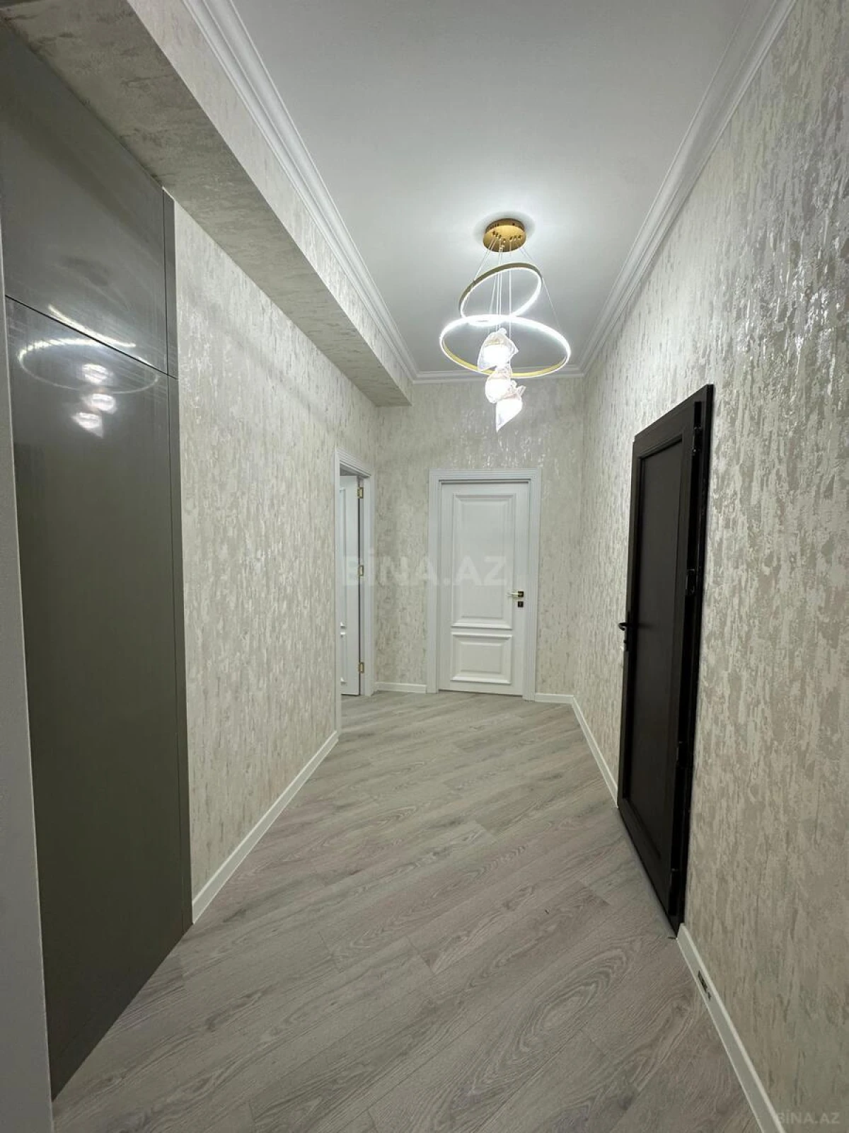 Satılır 2 otaqlı mənzil 72 m²