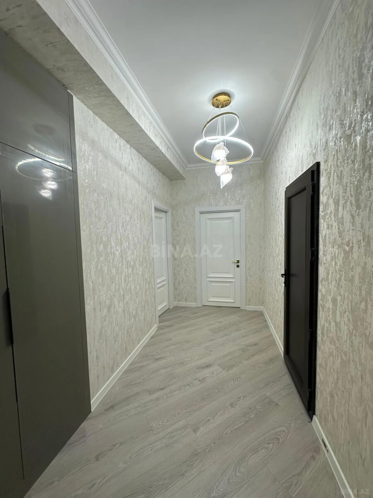 Satılır 2 otaqlı mənzil 72 m²