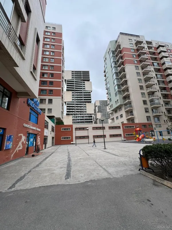 Kirayə verilir 4 otaqlı ofis 80 m²