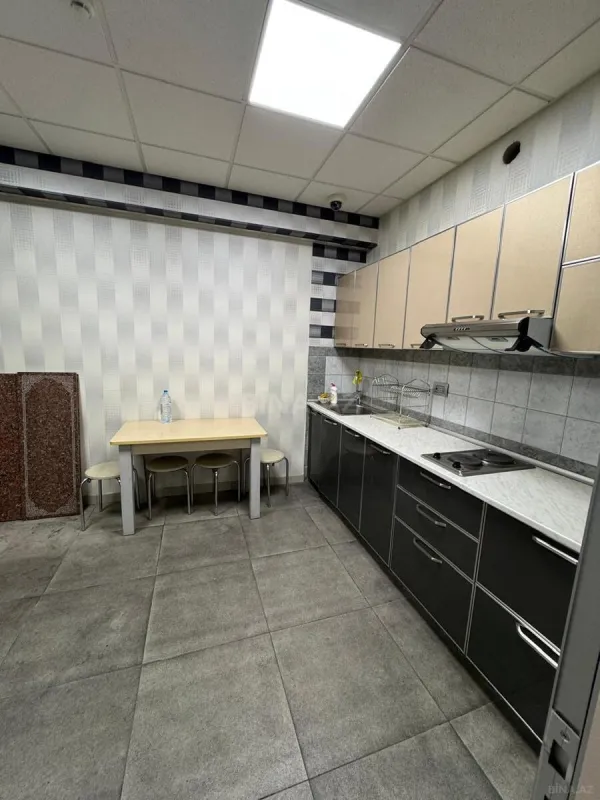 Kirayə verilir 4 otaqlı ofis 80 m²