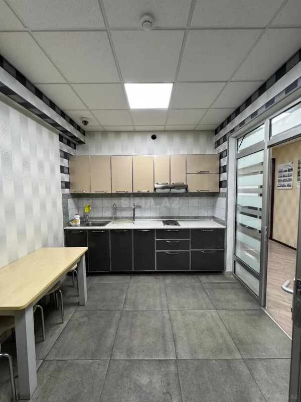 Kirayə verilir 4 otaqlı ofis 80 m²