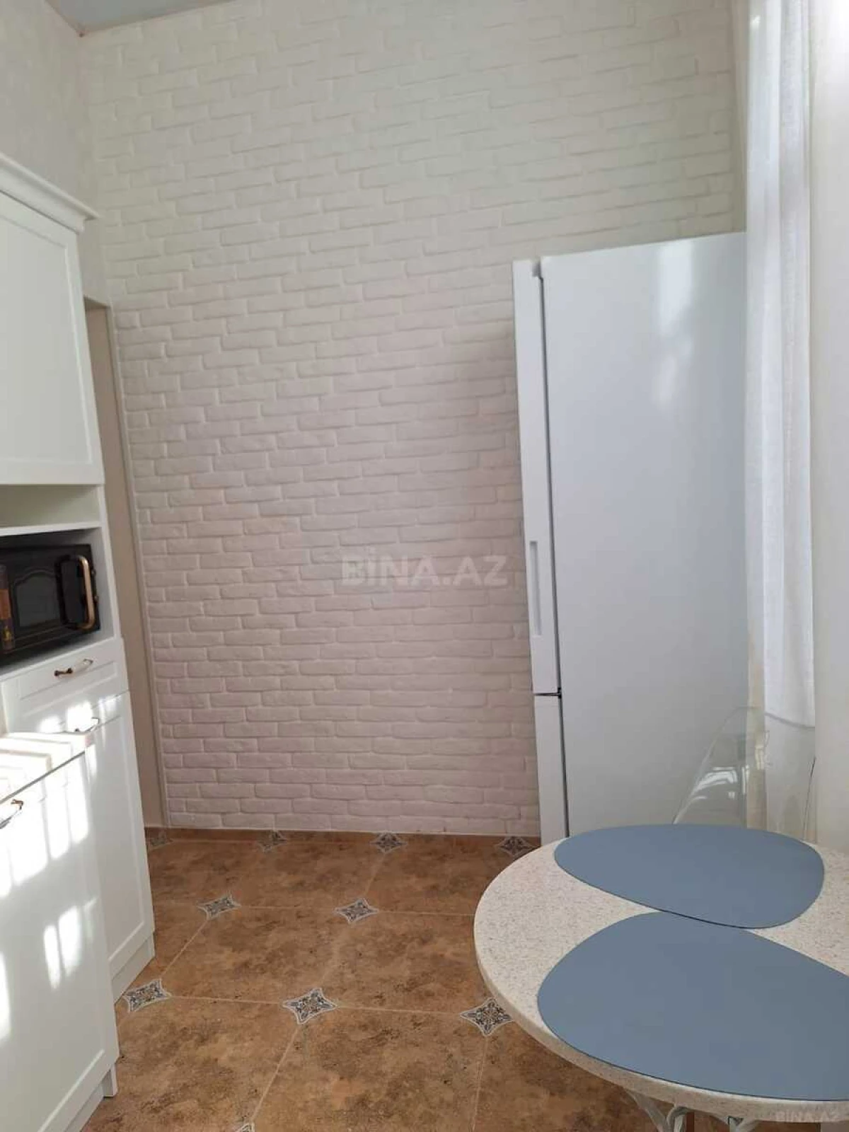 Kirayə verilir 2 otaqlı mənzil 75 m²