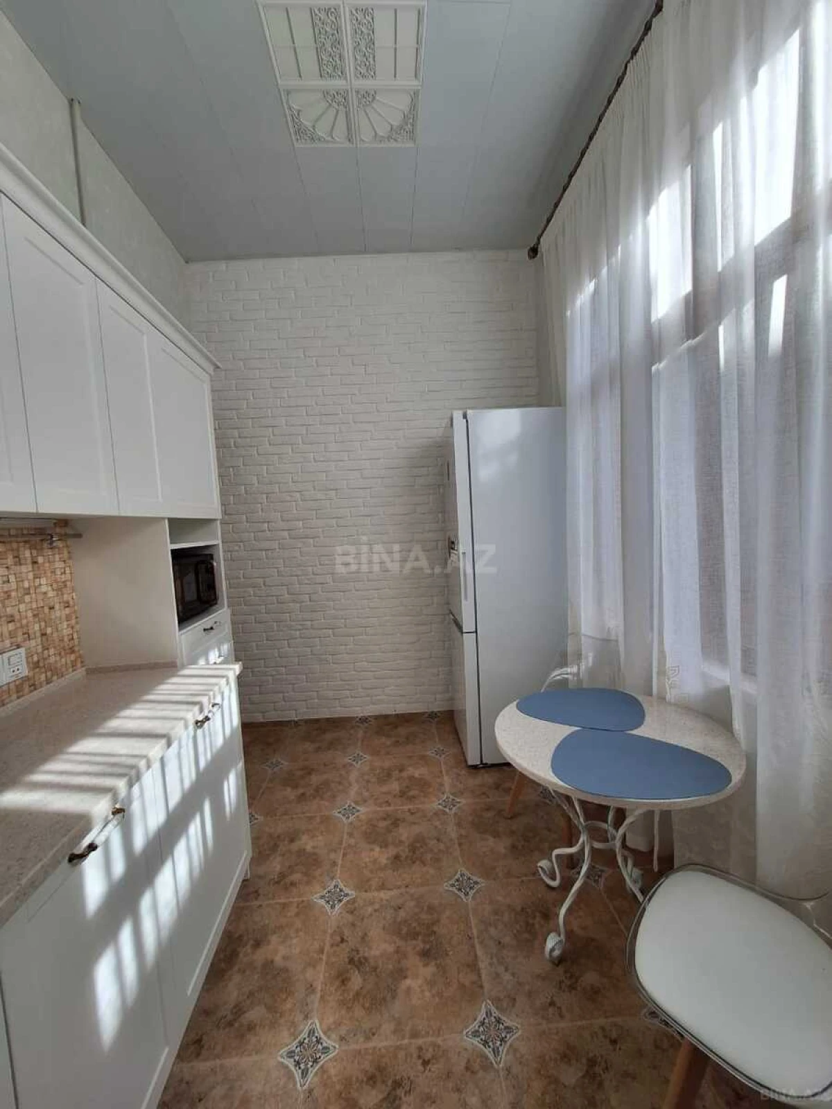 Kirayə verilir 2 otaqlı mənzil 75 m²