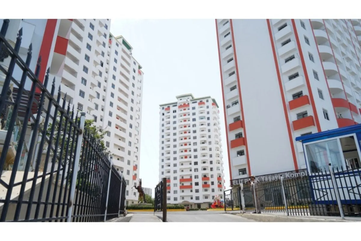 Satılır 2 otaqlı mənzil 105 m²