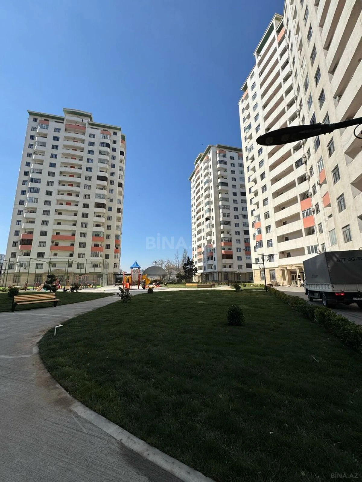 Satılır 2 otaqlı mənzil 105 m²