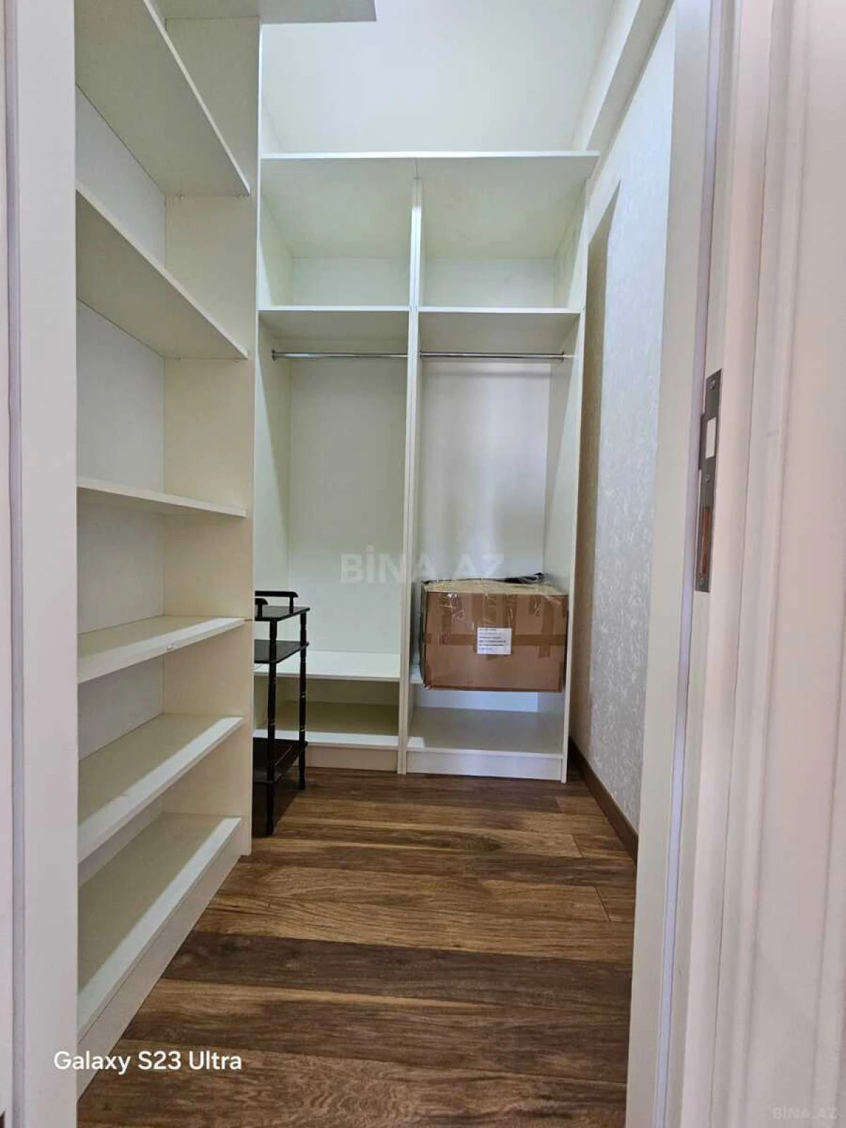 Satılır 3 otaqlı mənzil 140 m²