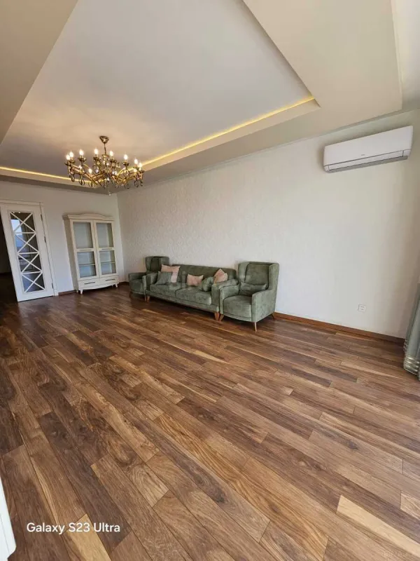 Satılır 3 otaqlı mənzil 140 m²
