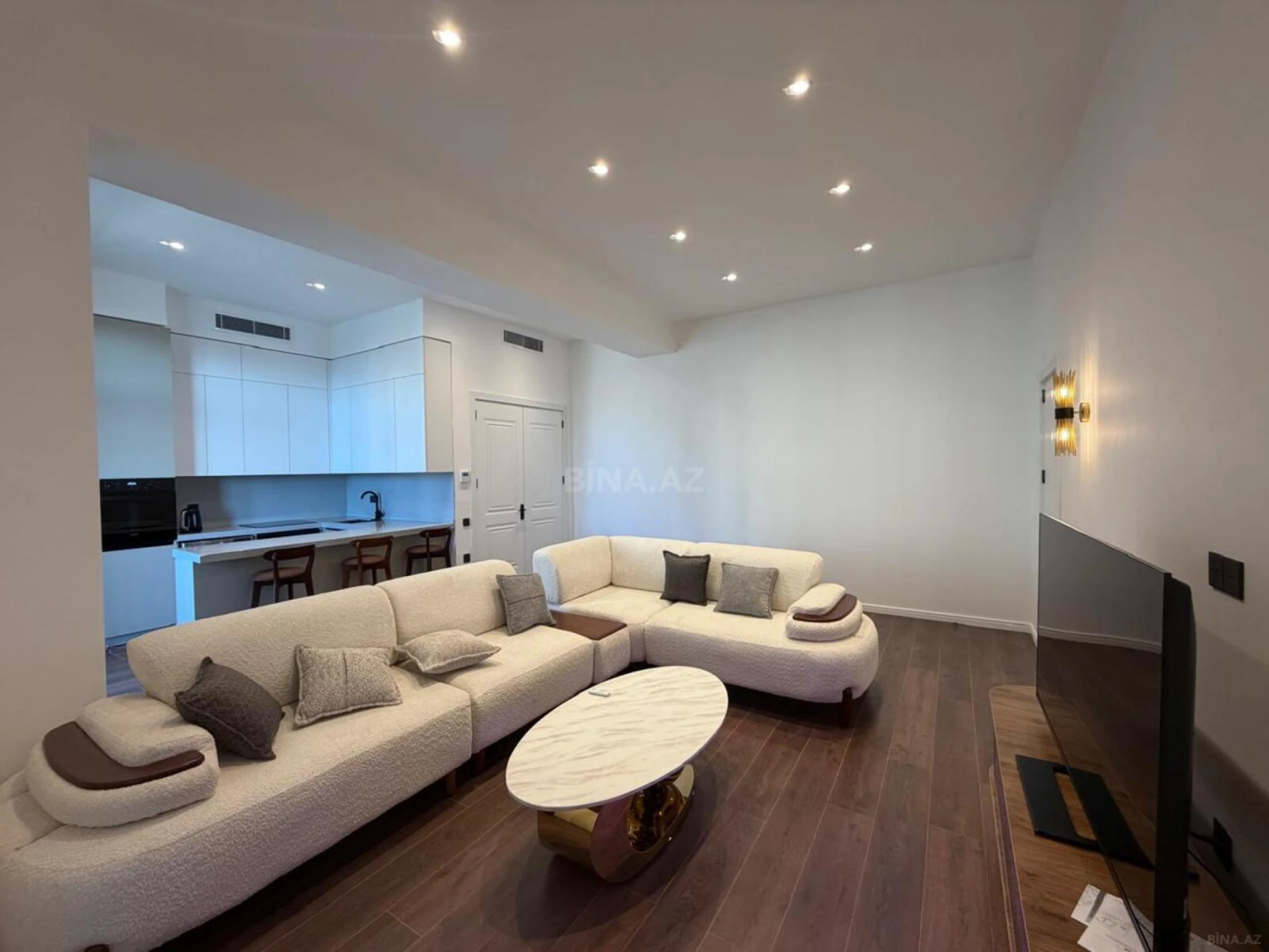 Kirayə verilir 2 otaqlı mənzil 80 m²