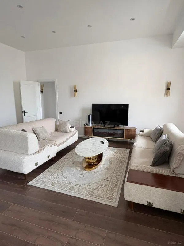 Kirayə verilir 2 otaqlı mənzil 80 m²