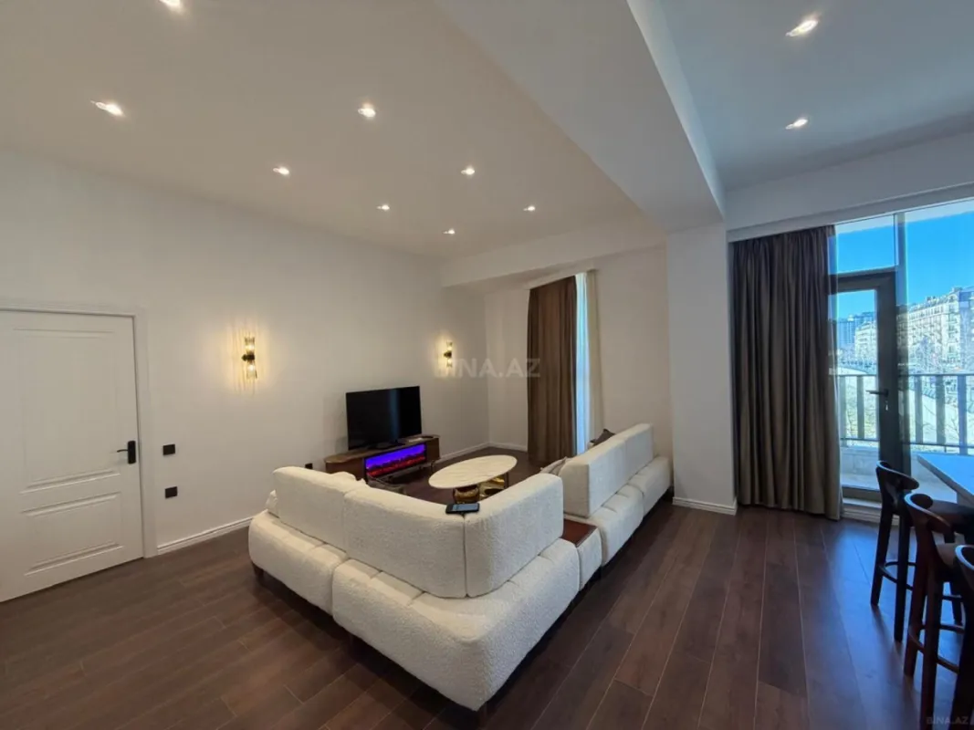 Kirayə verilir 2 otaqlı mənzil 80 m²