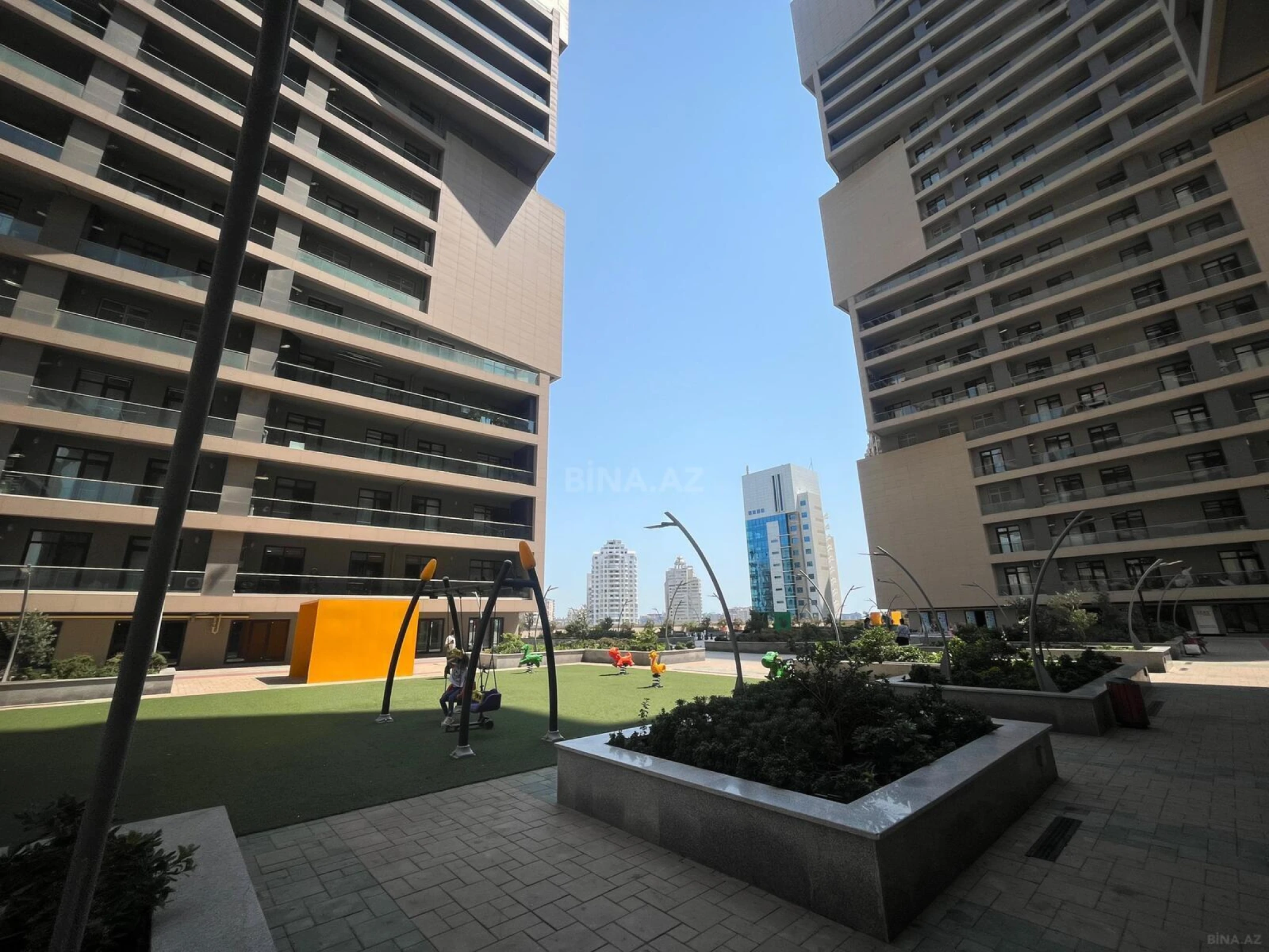 Kirayə verilir 2 otaqlı mənzil 105 m²