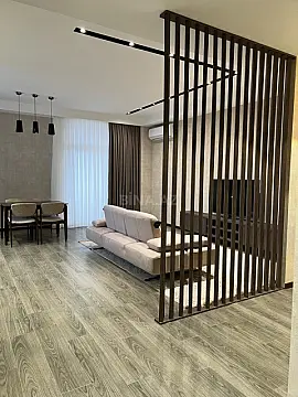 Kirayə verilir 2 otaqlı mənzil 105 m²