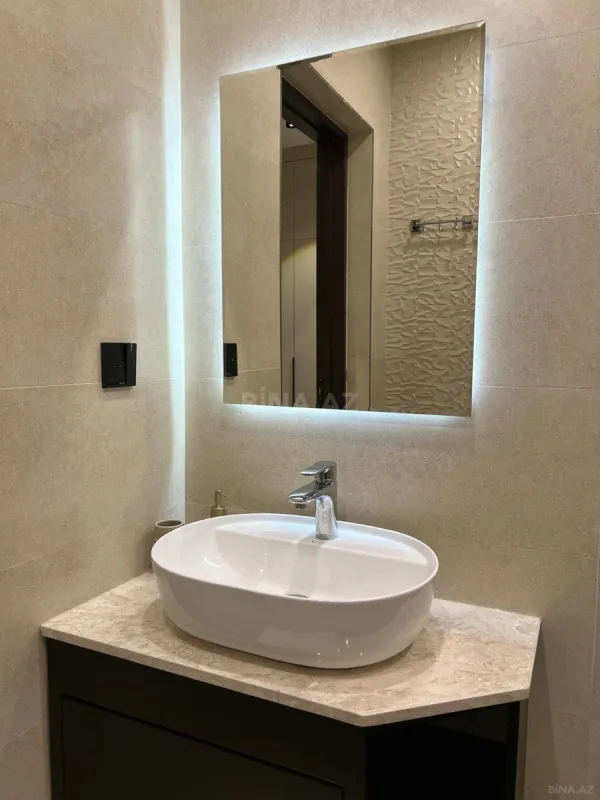 Kirayə verilir 2 otaqlı mənzil 105 m²