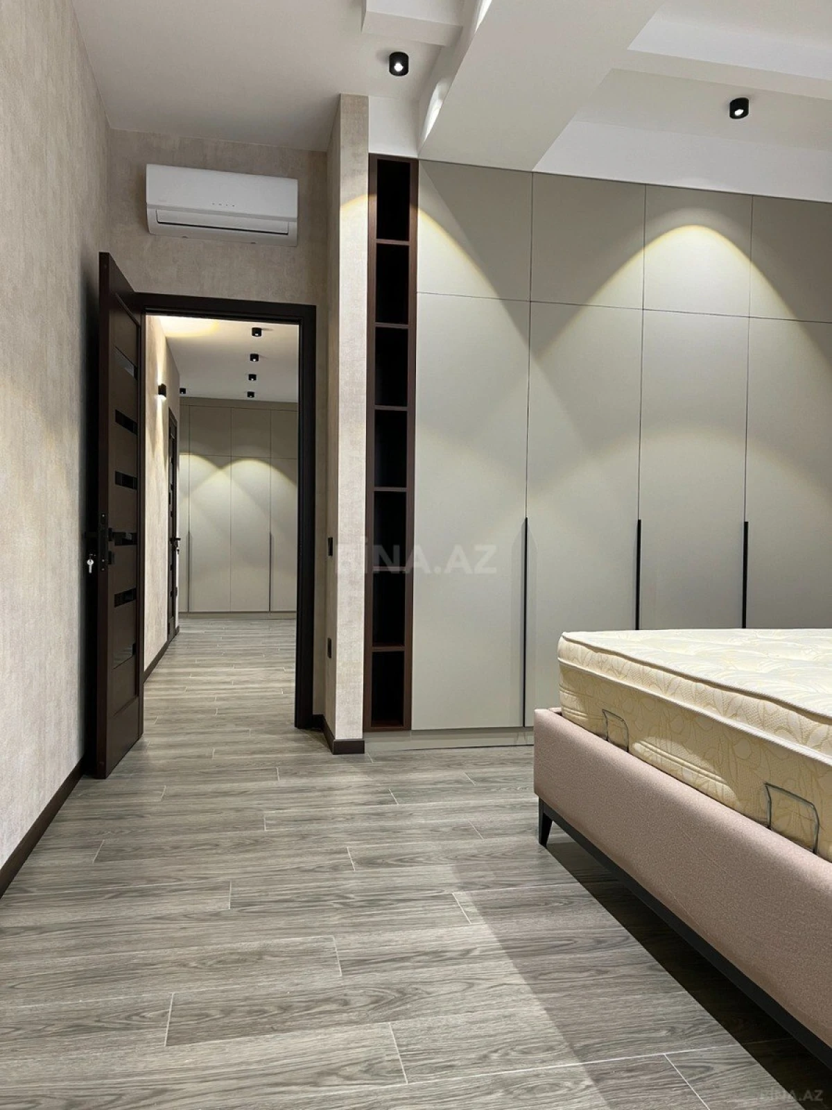 Kirayə verilir 2 otaqlı mənzil 105 m²