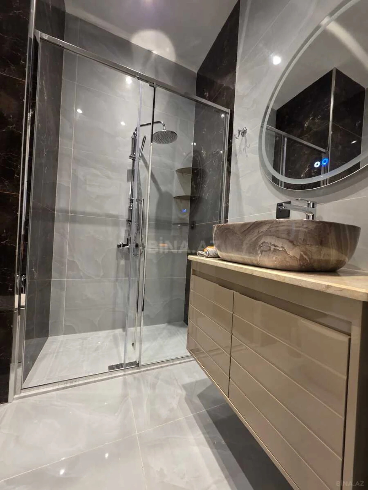 Kirayə verilir 2 otaqlı mənzil 75 m²