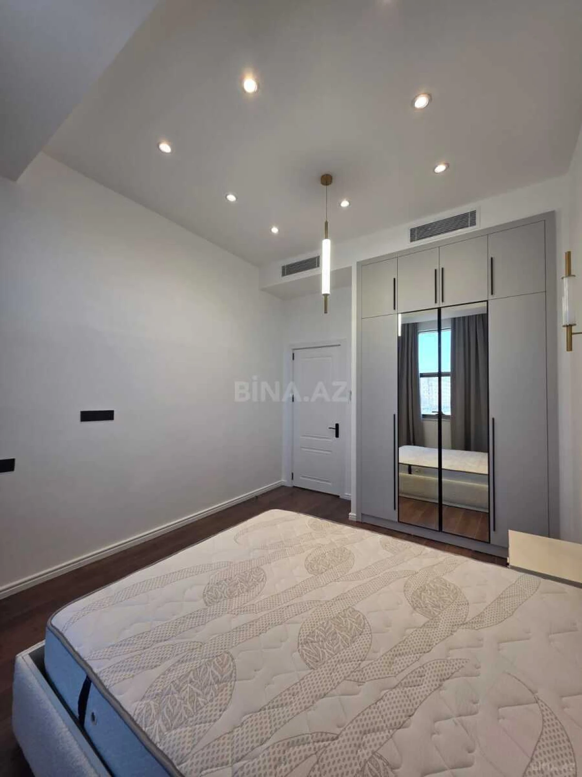 Kirayə verilir 2 otaqlı mənzil 75 m²