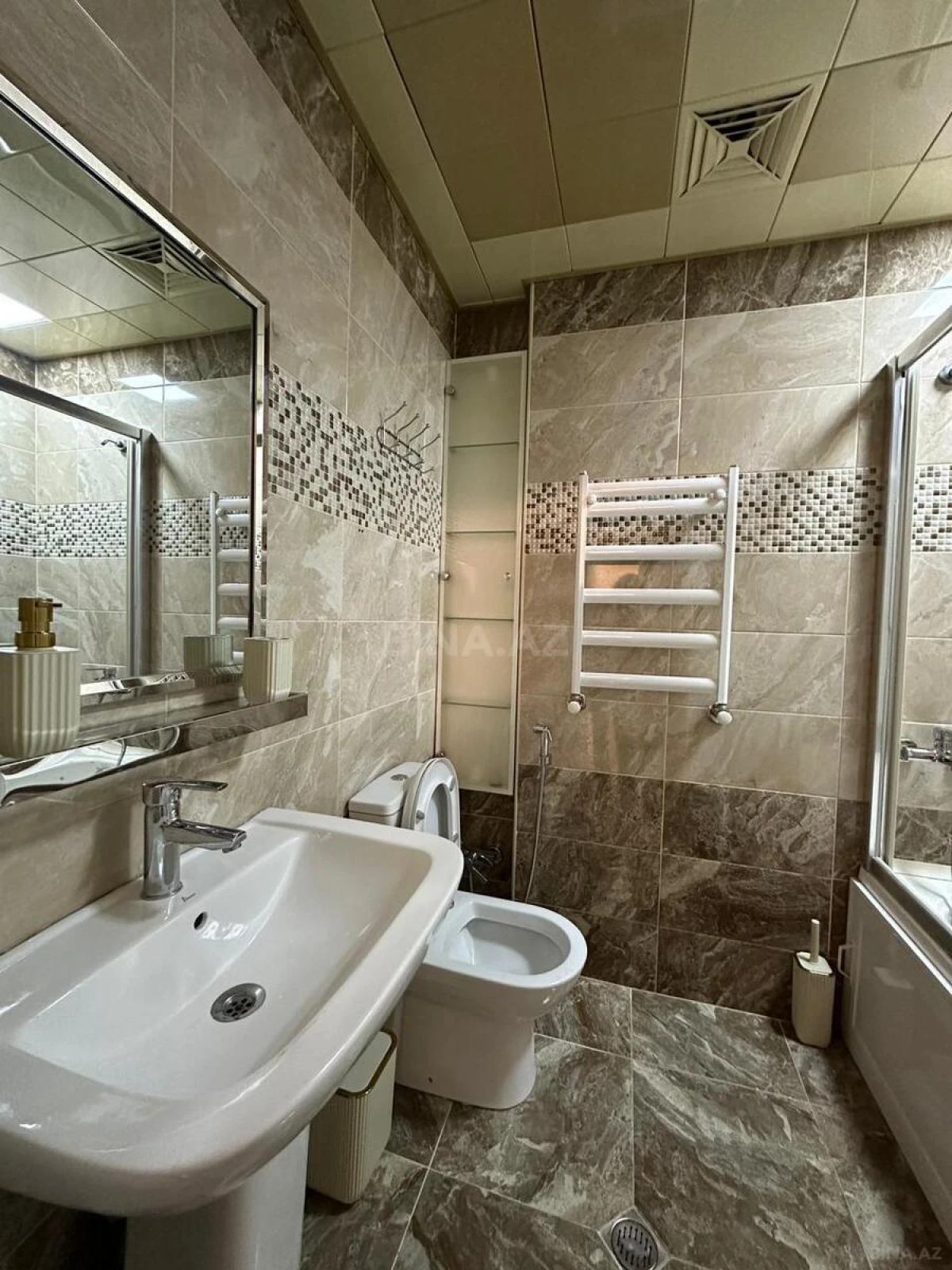 Satılır 2 otaqlı mənzil 70 m²