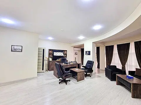 Kirayə verilir 11 otaqlı ofis 480 m² — Bakı, 5-ci mikrorayon 11 otaq 480.00 m²