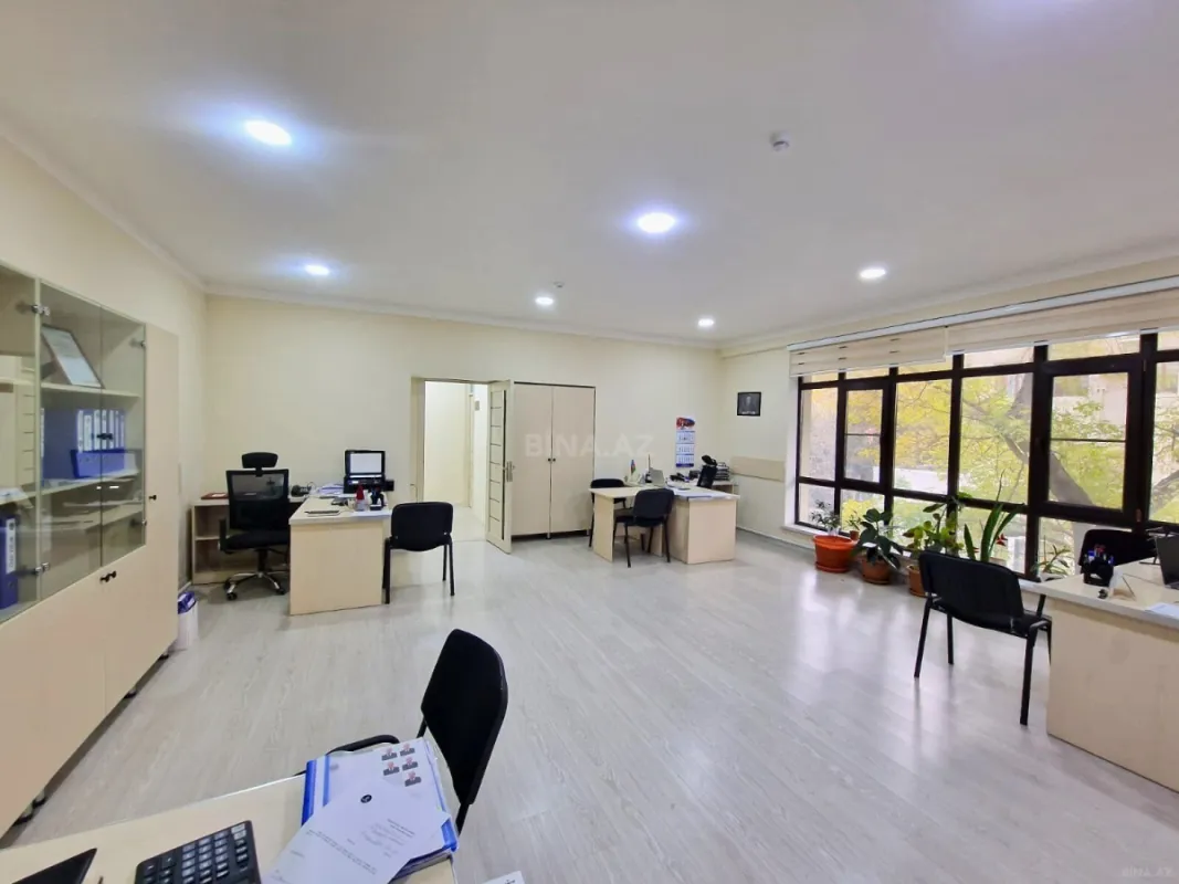 Kirayə verilir 11 otaqlı ofis 480 m²