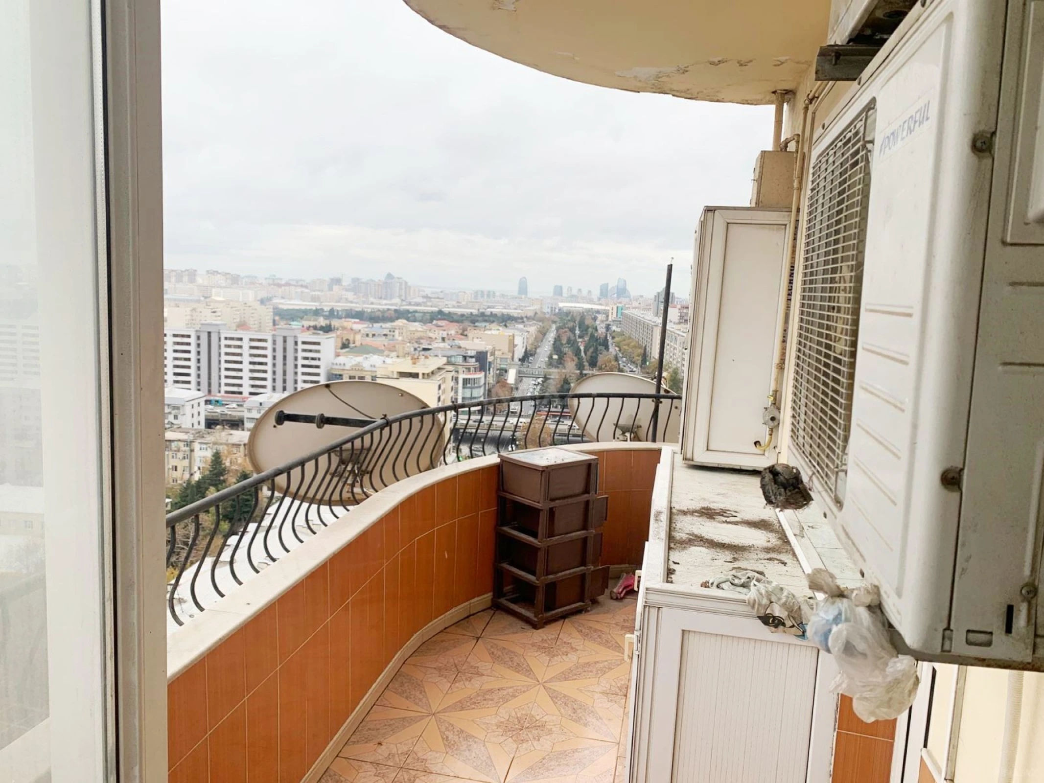 Kirayə verilir 2 otaqlı mənzil 90 m²