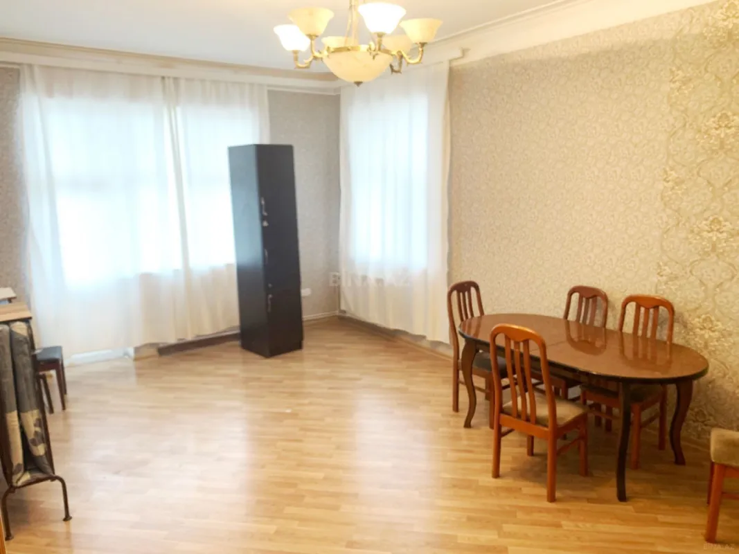 Kirayə verilir 2 otaqlı mənzil 90 m²