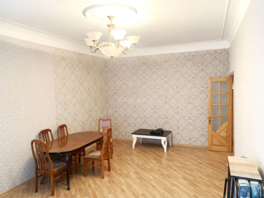 Kirayə verilir 2 otaqlı mənzil 90 m²
