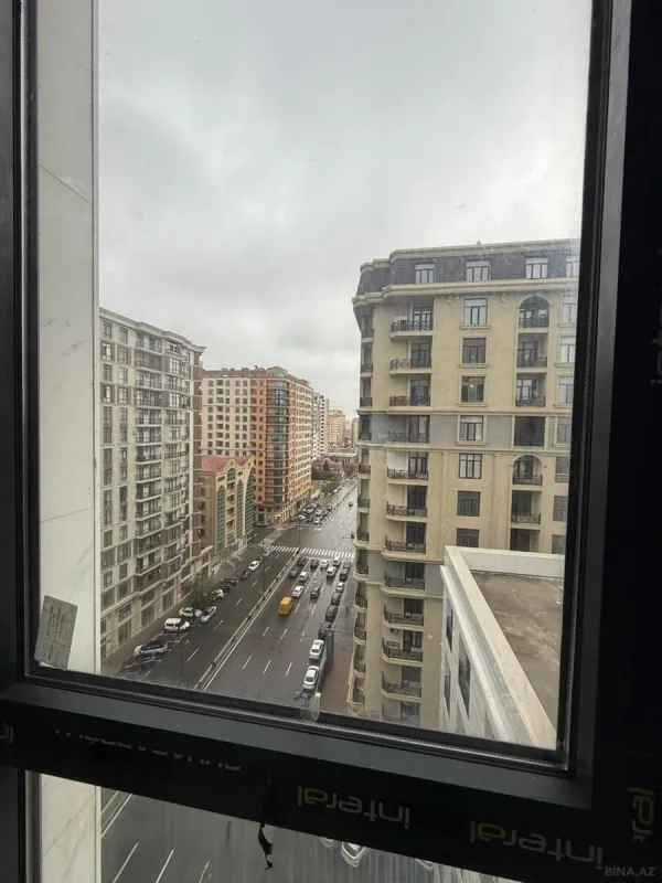 Satılır 4 otaqlı mənzil 149 m²