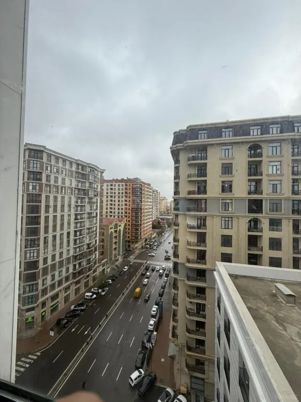 Satılır 4 otaqlı mənzil 149 m²