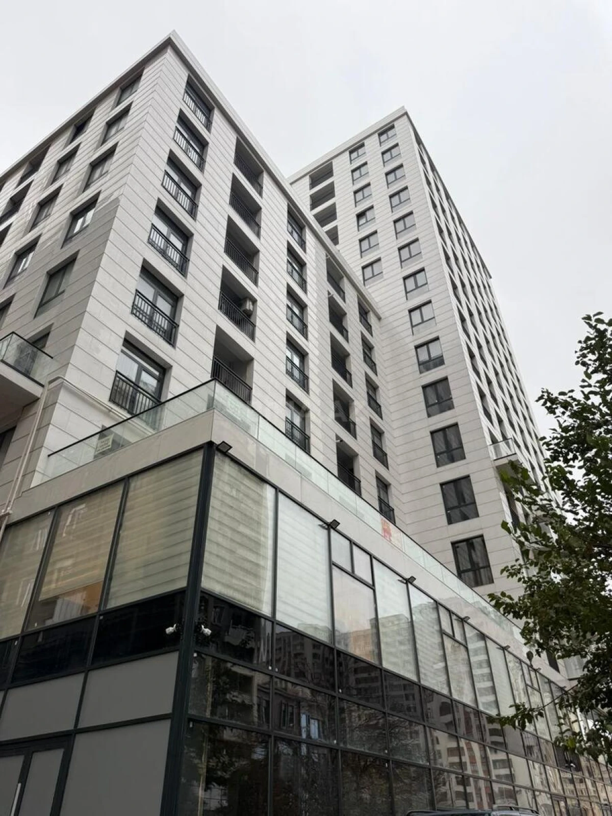 Satılır 4 otaqlı mənzil 149 m²