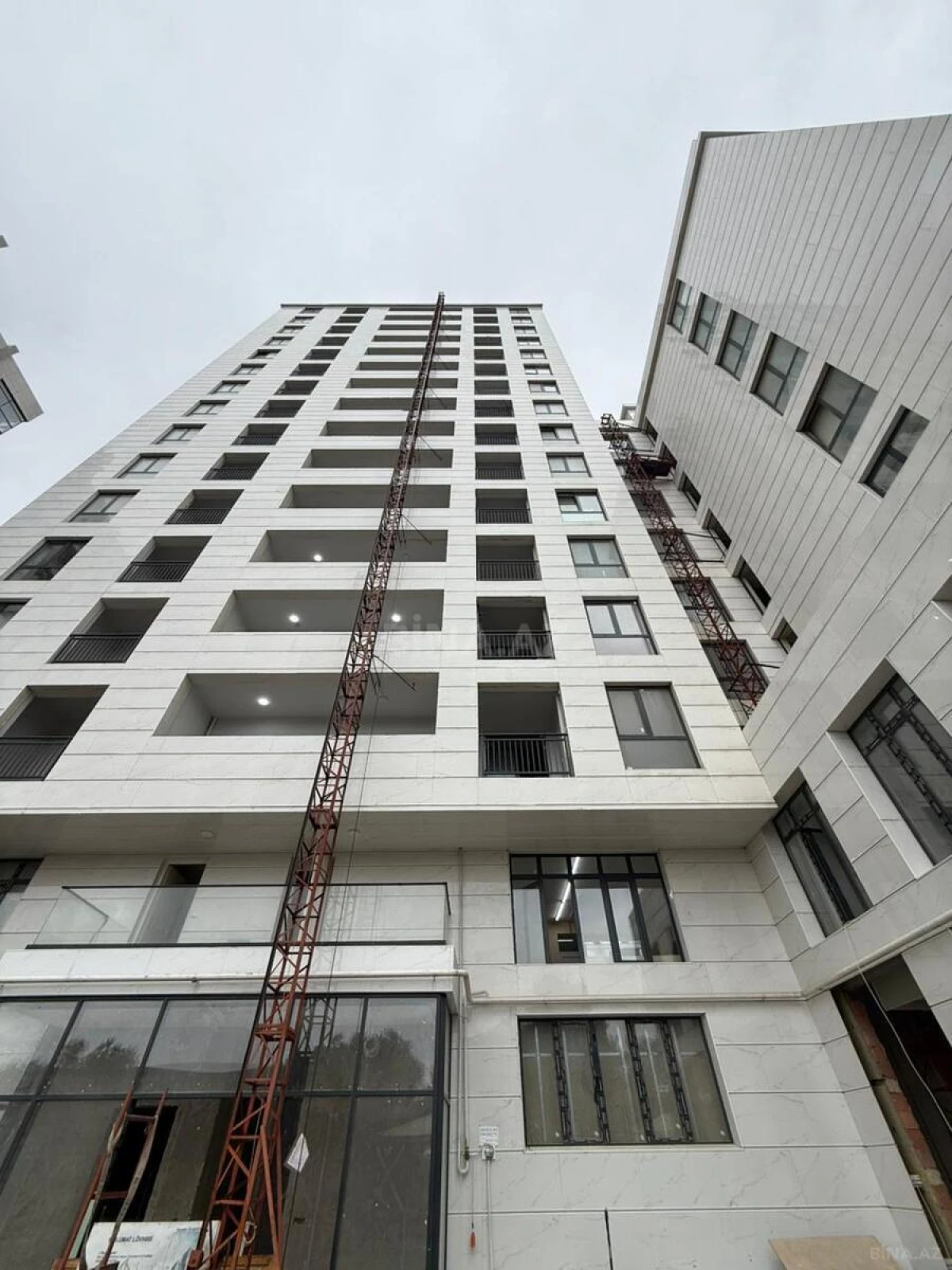 Satılır 4 otaqlı mənzil 149 m²