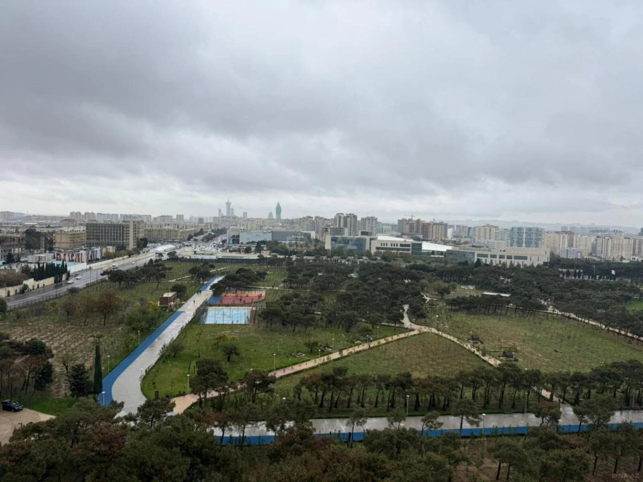 Satılır 4 otaqlı mənzil 149 m²