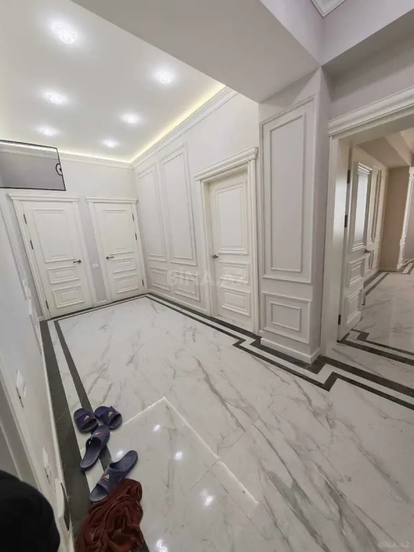 Satılır 3 otaqlı mənzil 112 m²