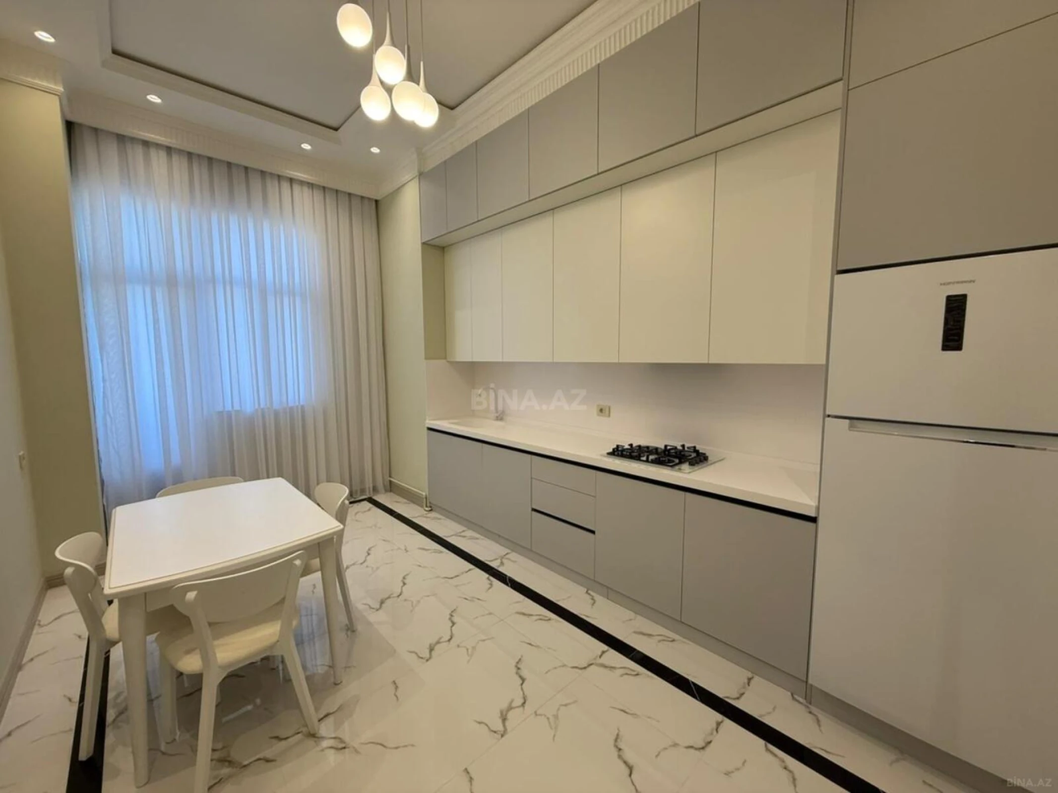 Satılır 3 otaqlı mənzil 138 m²