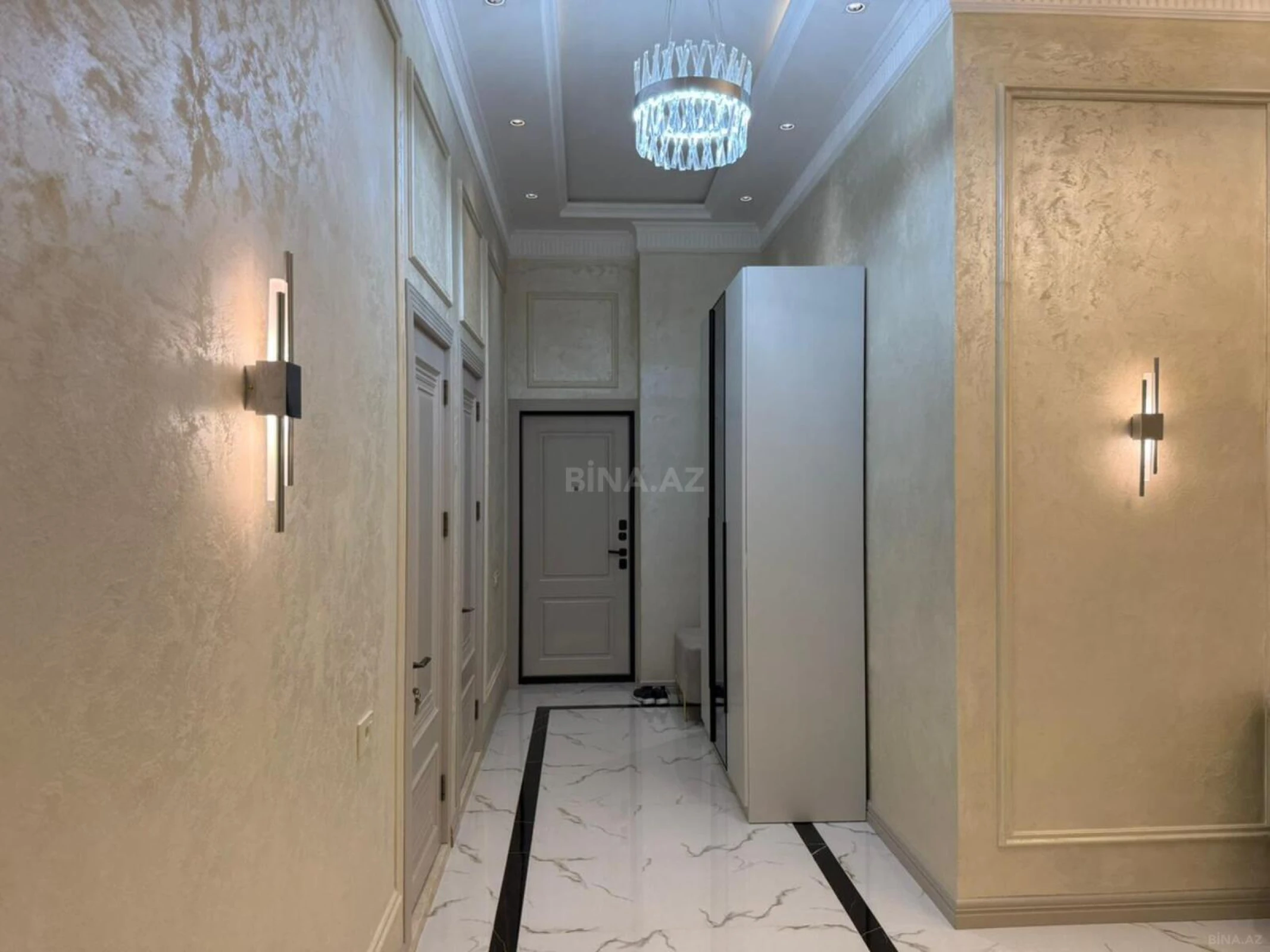 Satılır 3 otaqlı mənzil 138 m²