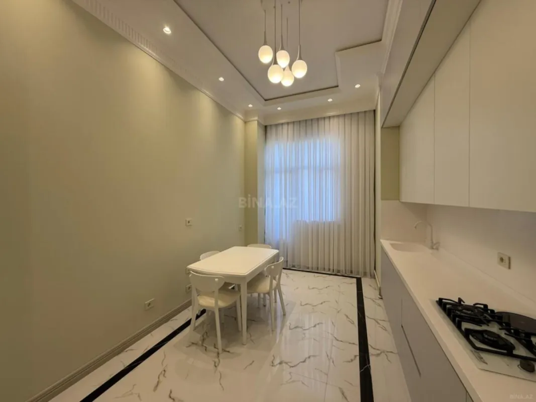 Satılır 3 otaqlı mənzil 138 m²