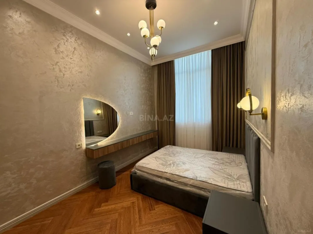 Satılır 3 otaqlı mənzil 138 m²