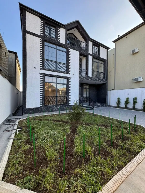 Satılır 9 otaqlı həyət evi 440 m²