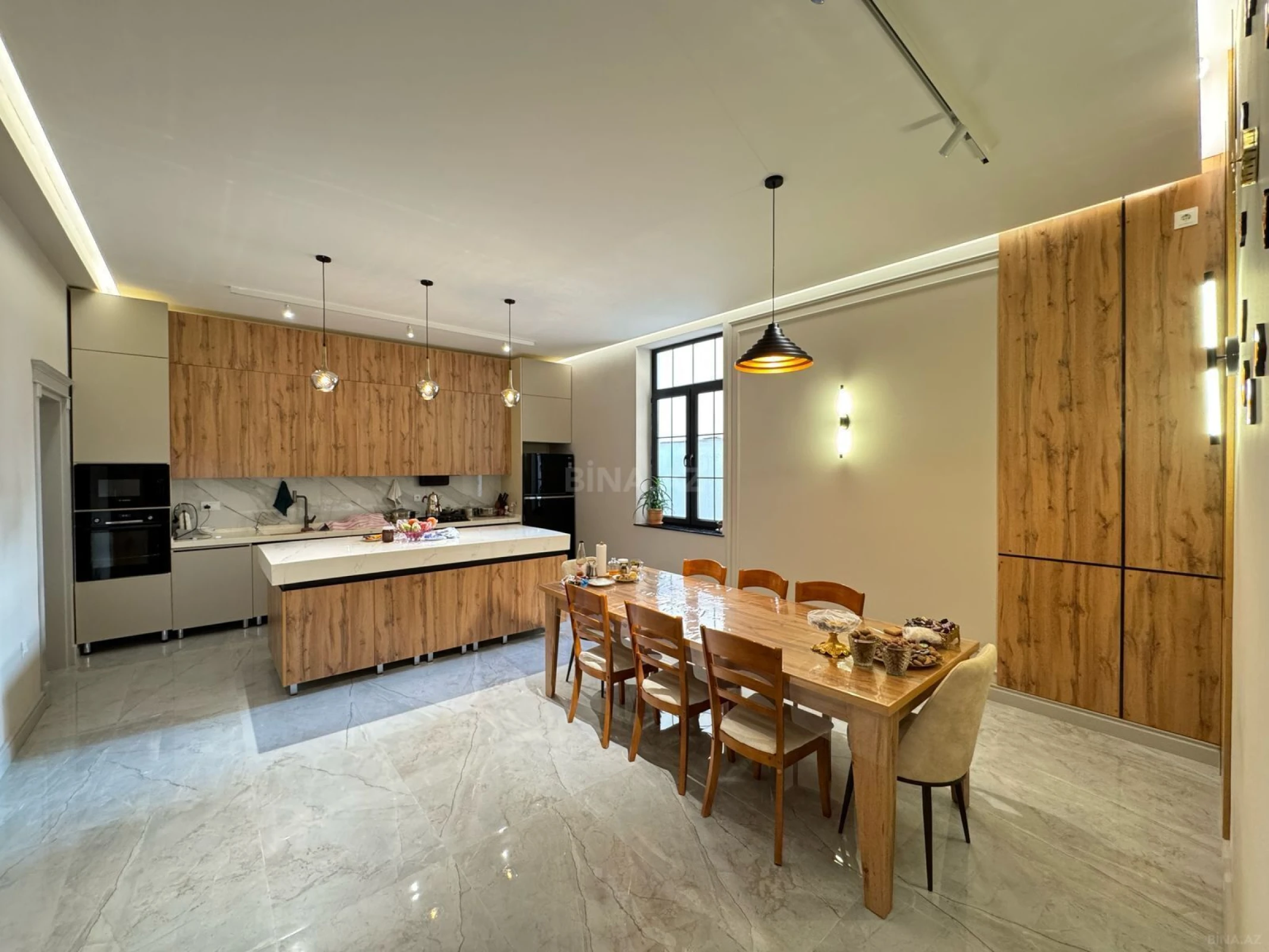 Satılır 9 otaqlı həyət evi 440 m²