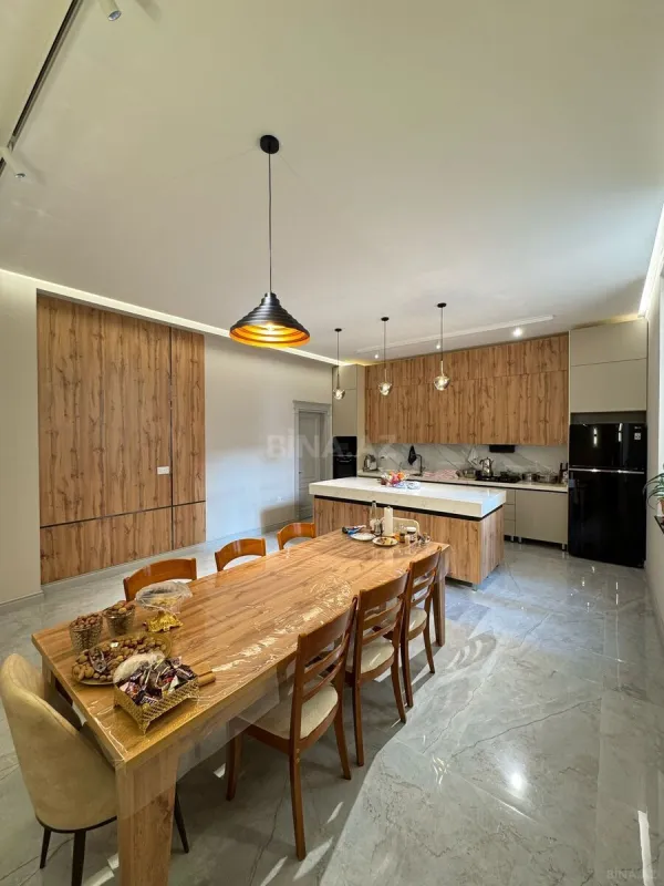 Satılır 9 otaqlı həyət evi 440 m²