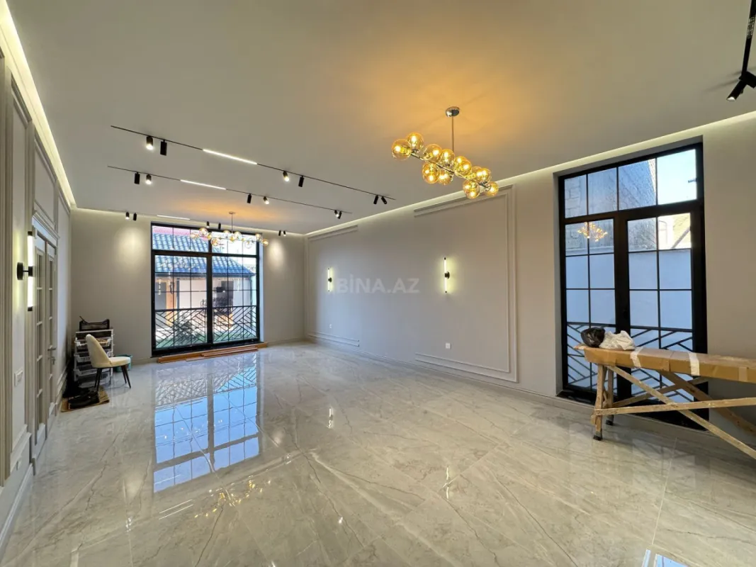 Satılır 9 otaqlı həyət evi 440 m²