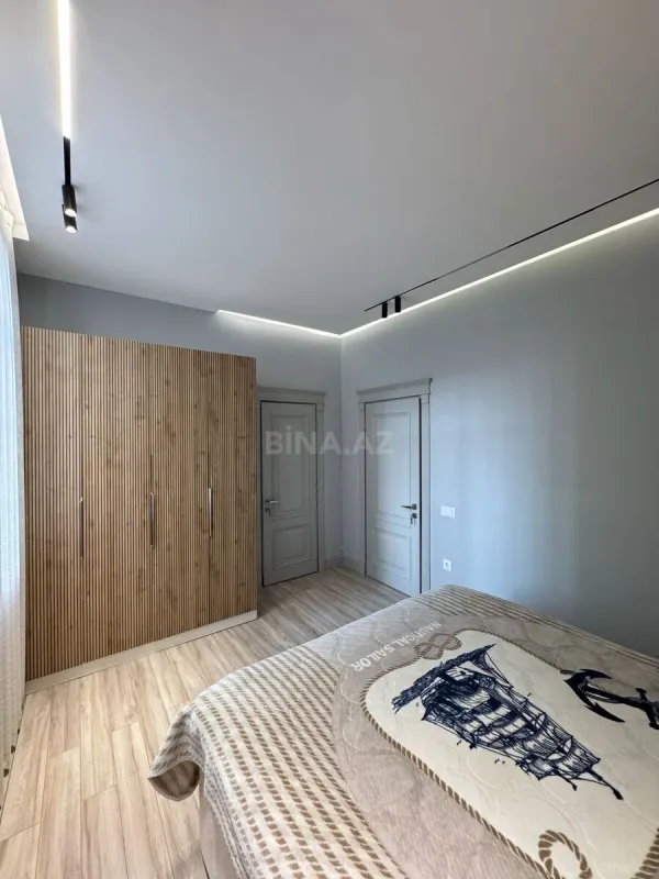 Satılır 9 otaqlı həyət evi 440 m²