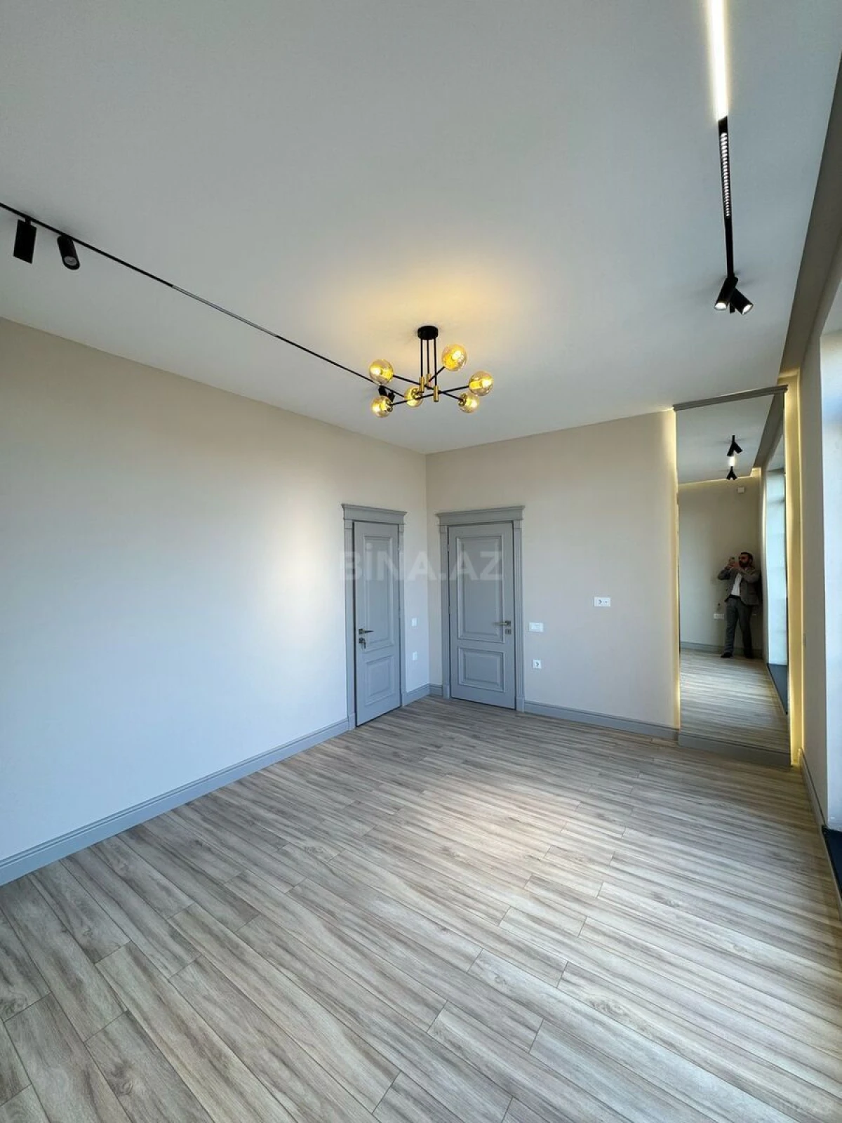 Satılır 9 otaqlı həyət evi 440 m²