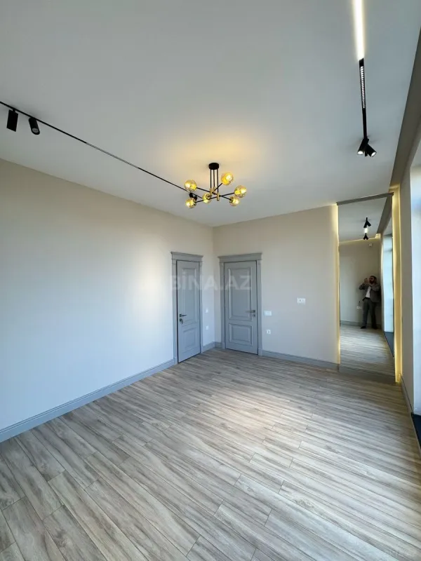Satılır 9 otaqlı həyət evi 440 m²