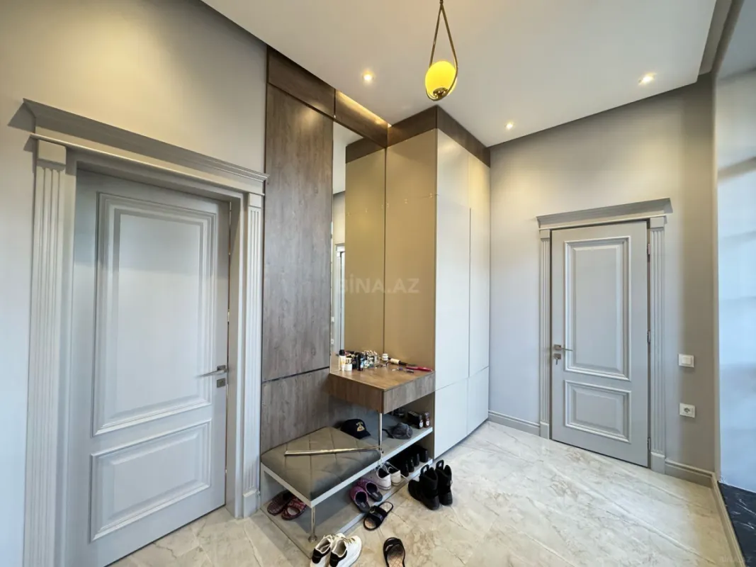 Satılır 9 otaqlı həyət evi 440 m²