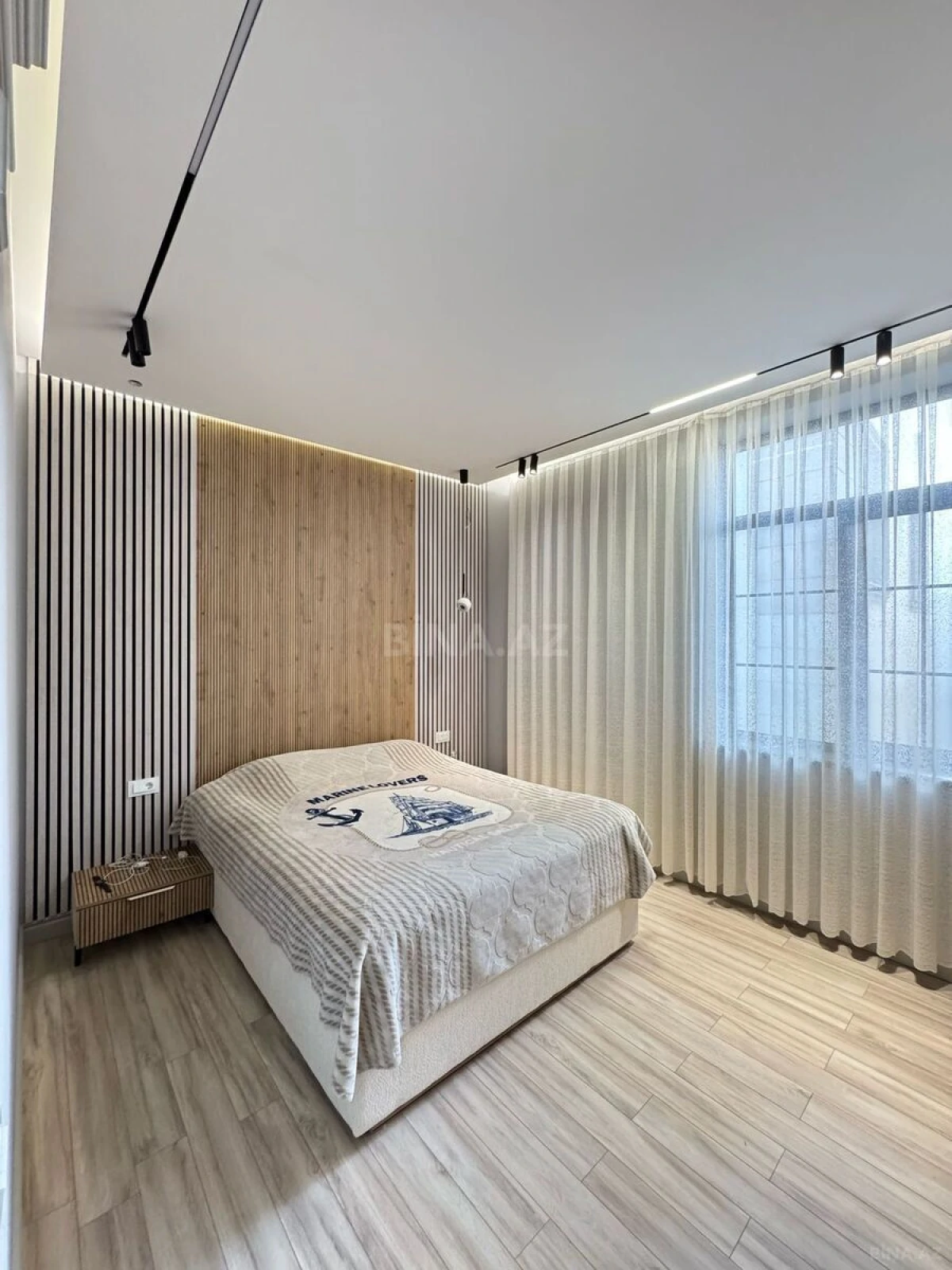 Satılır 9 otaqlı həyət evi 440 m²