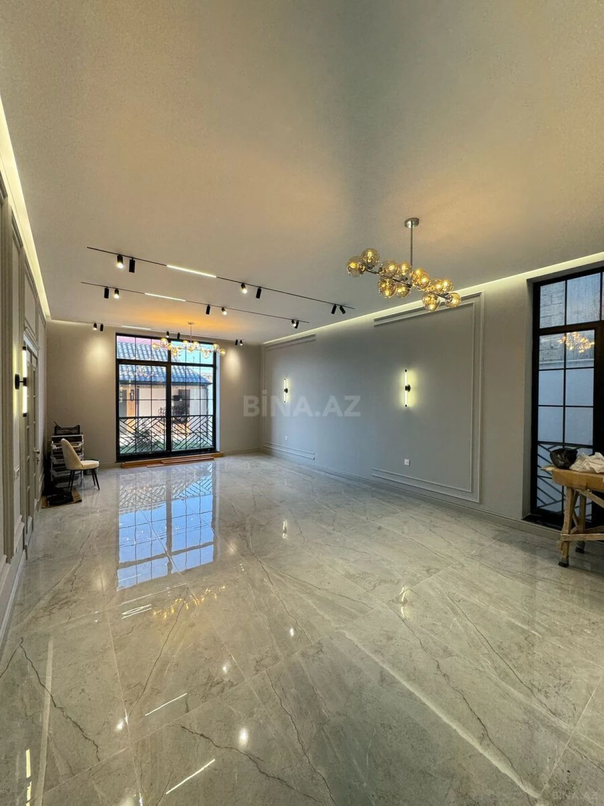 Satılır 9 otaqlı həyət evi 440 m²